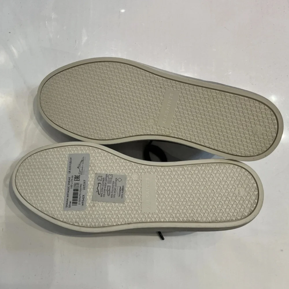Shana Leather Metallic Sneaker BRAND NEW - Picture 3 of 7